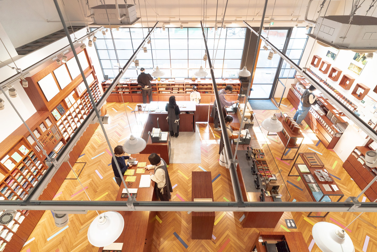 書く人が集うカキモリ店内